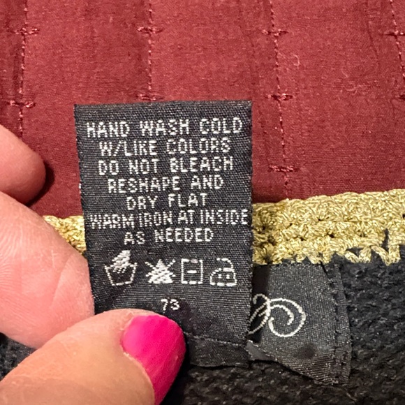 Segue Noel Festive Black Knit Vest with Red Floral Design Size Medium - Picture 7 of 12